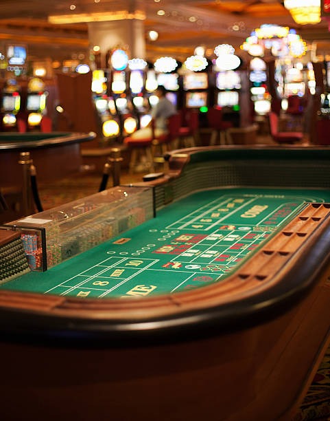 Landscape mode view Landscape view with expanded reel display and betting controls